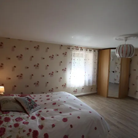 Vakantiehuis Gite A Avec Cour, Parking Et Animaux Admis - Fr-1-589-81 *