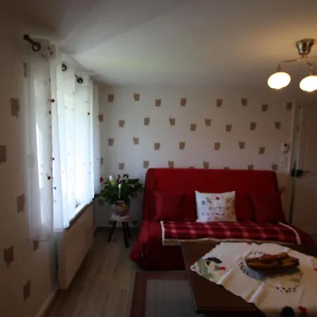 Gite A Avec Cour, Parking Et Animaux Admis - Fr-1-589-81