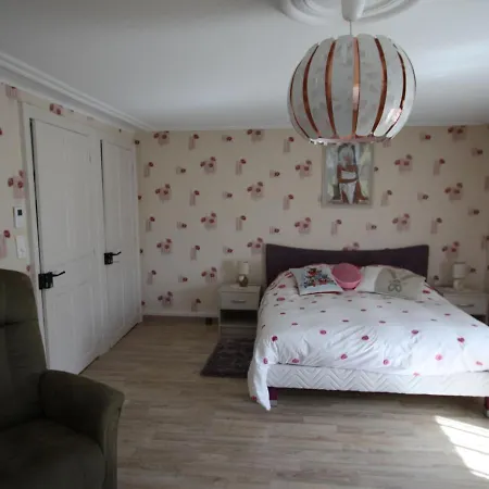 Gite A Avec Cour, Parking Et Animaux Admis - Fr-1-589-81 Vakantiehuis